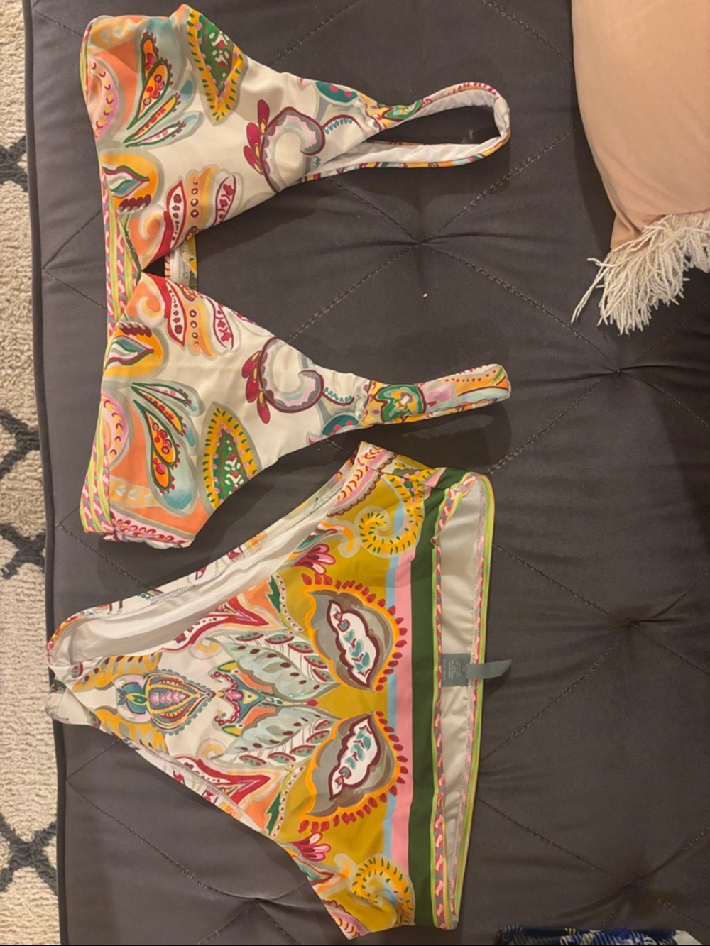 Antonio Melani Bikini Set -colorful
Size large top, medium high waisted bottoms